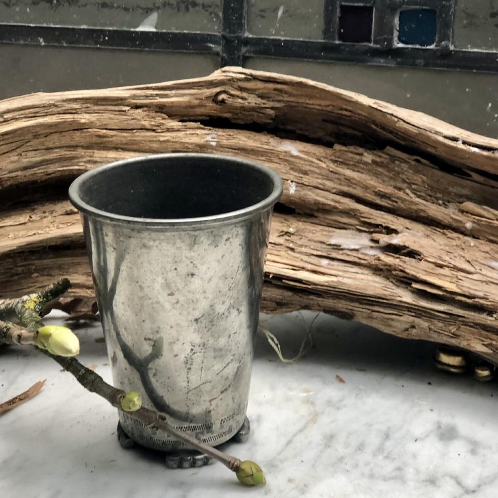 Стакан на ножках оловянный