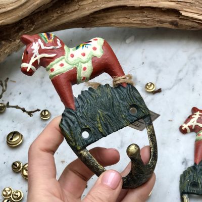 Крючок в форме лошадки