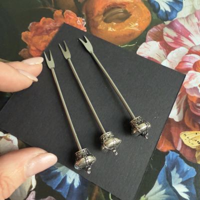 Вилка двузубец корона 9 см для канапе Нидерланды