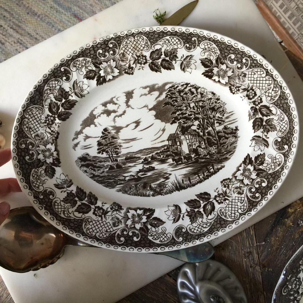 Большое овальное блюдо, Англия Staffordshire Ware "Elizabethan", "Barratts"