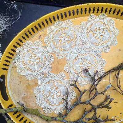 Салфетка кружевная кремовая