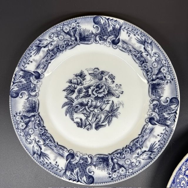 Тарелка 24 см milk glass Германия