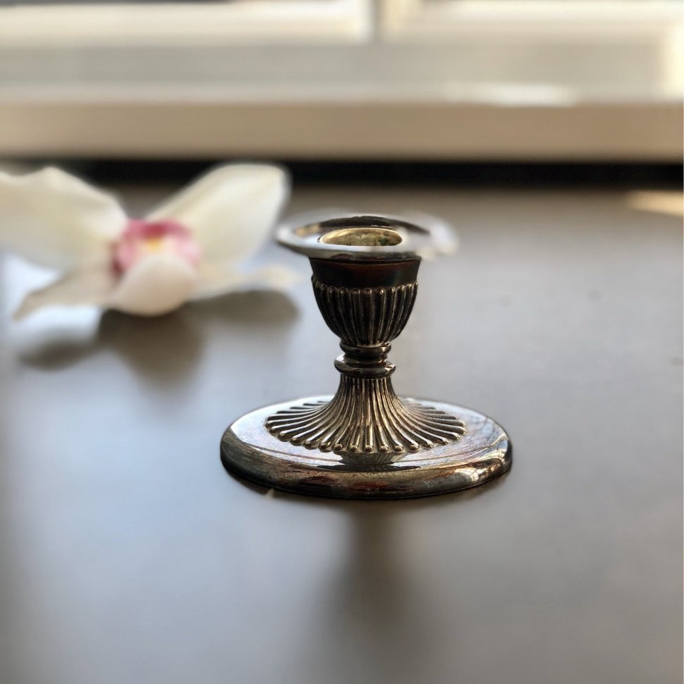 Подсвечник на одну свечу пластик