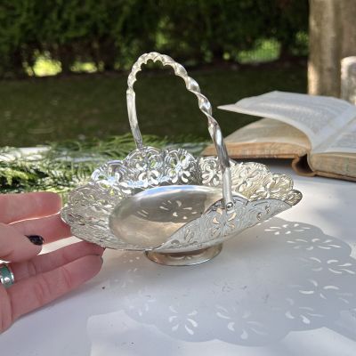 Конфетница с ручкой 16 см серебрение