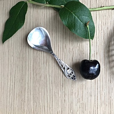 Ложка для соли с резной ручкой