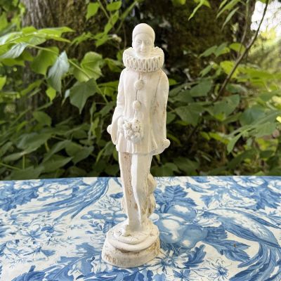 Статуэтка Пьеро 27 см алебастр Франция конец 19 в.