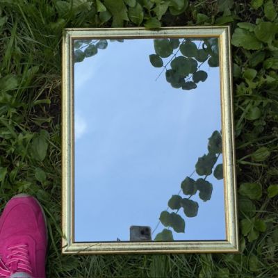 Зеркало на бюст в деревянной раме 32х42 см