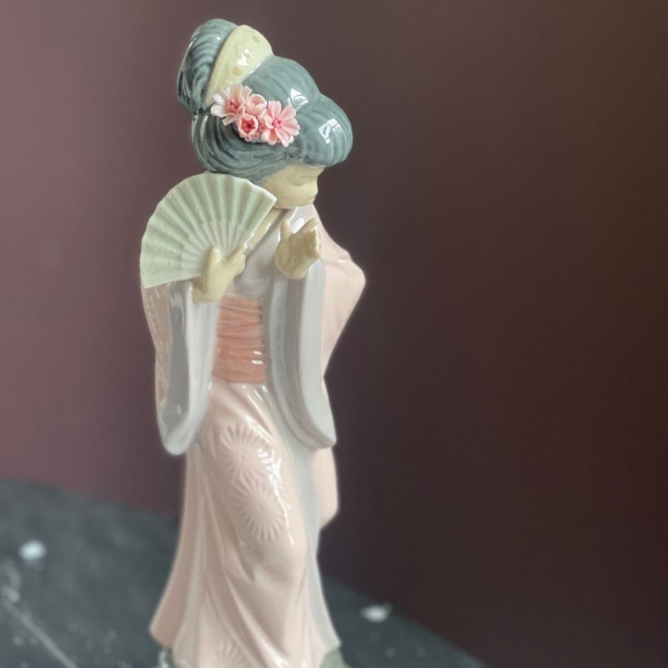 Статуэтка Lladro Oriental spring 30 см фарфор Испания