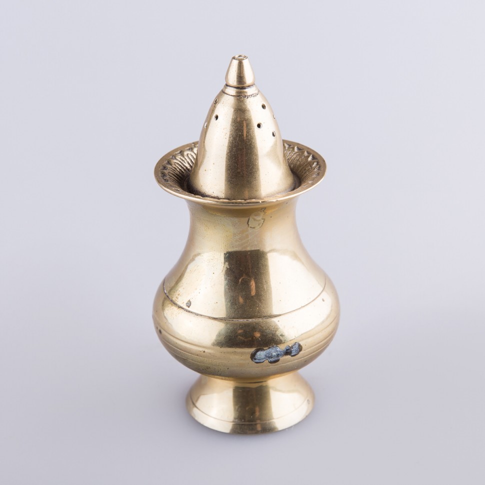 Солонка латунная, открытие раскручиванием