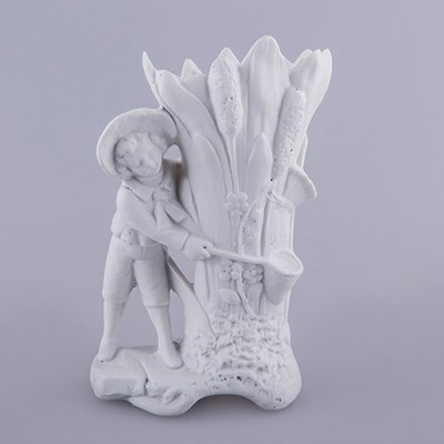 Ваза мини Ловец бабочек бисквитный фарфор