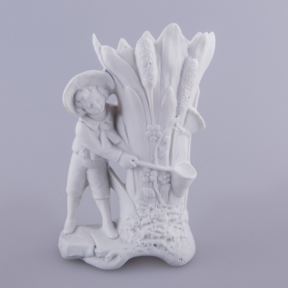 Ваза мини Ловец бабочек бисквитный фарфор