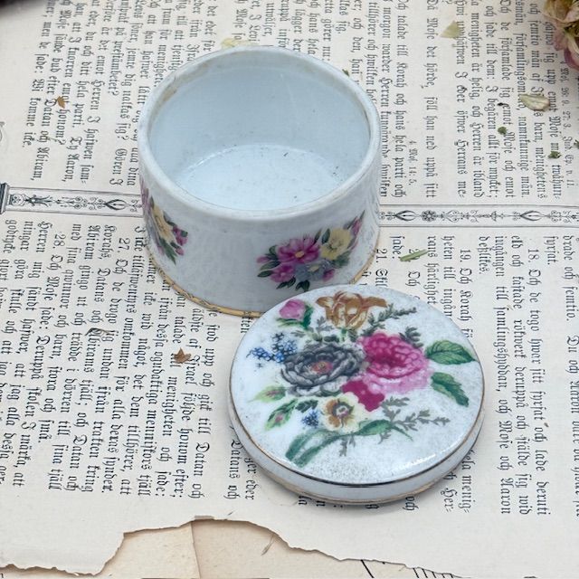 Шкатулка парфюмерная мушница 7 см фарфор