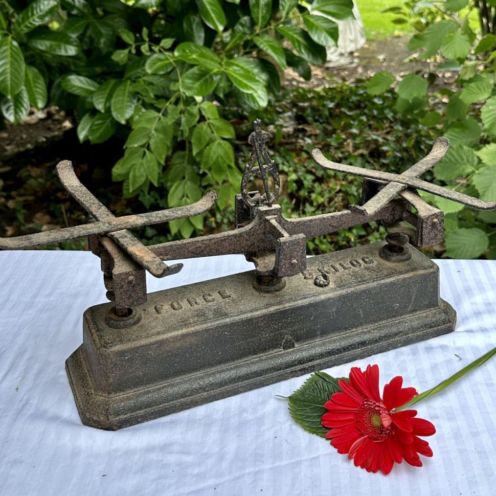 Весы рыночные старинные без чаш на 5 кг чугун