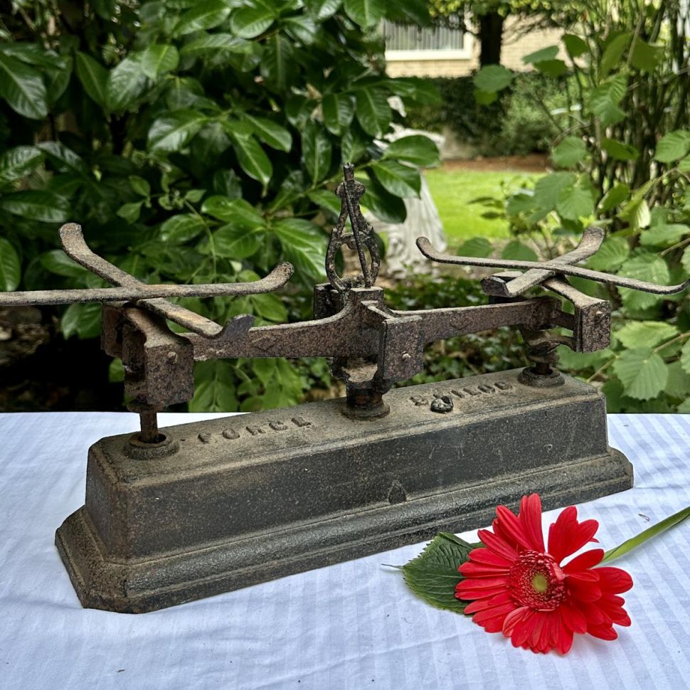 Весы рыночные старинные без чаш на 5 кг чугун