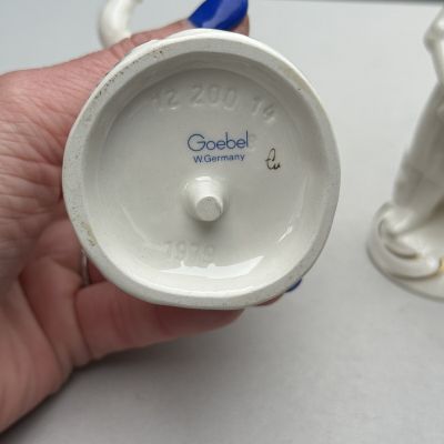 Статуэтка Мальчик на прогулке 14 см фарфор Goebel Германия 1979