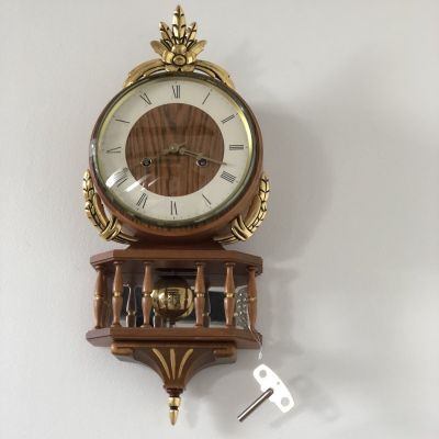 Часы заводные настенные модерн