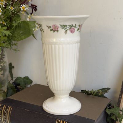 Ваза Wedgwood Of Etruria & Barlaston 22 см фарфор Англия