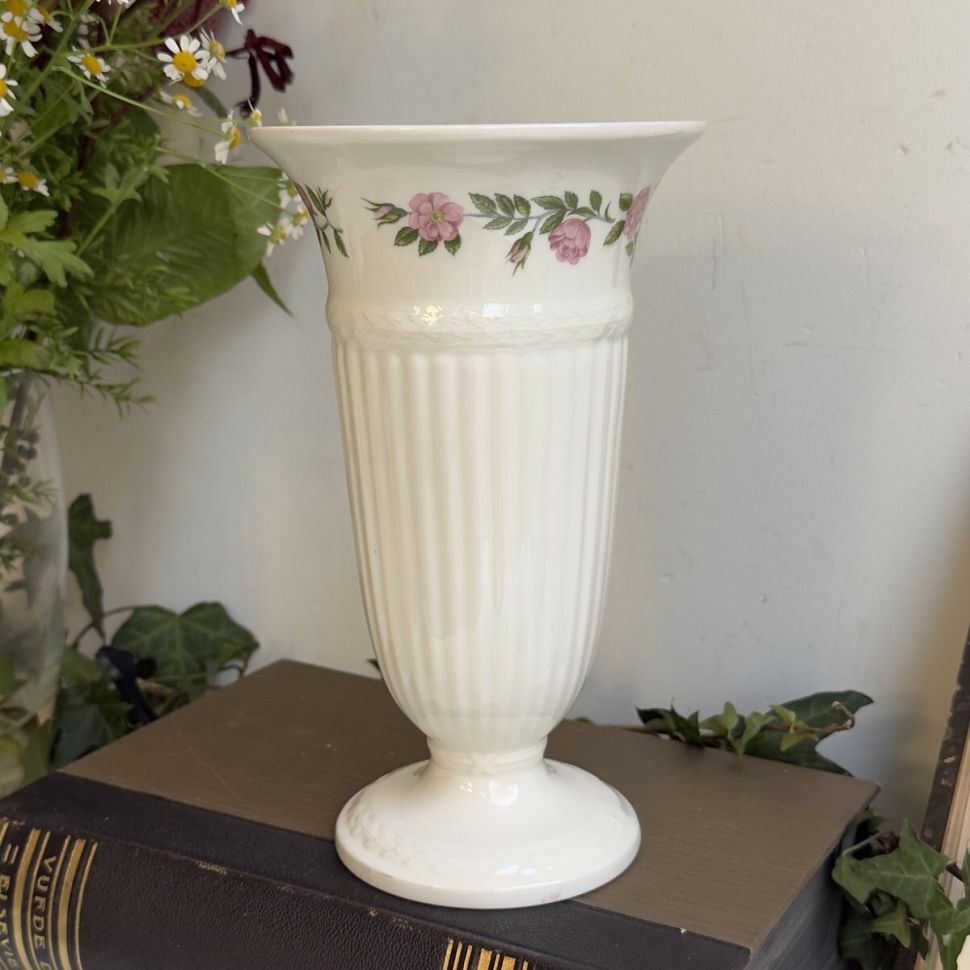Ваза Wedgwood Of Etruria & Barlaston 22 см фарфор Англия