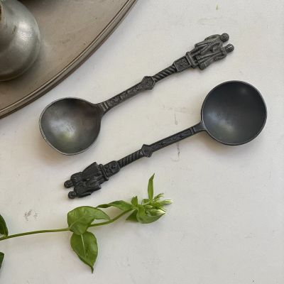 Ложка сюжетная молодожены 18 см олово