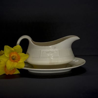 Соусник на блюде Crescent Ivory, Англия