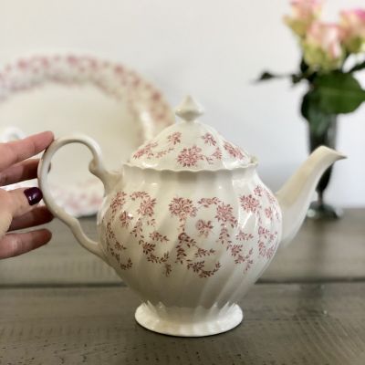 Чайник Johnson Brothers Olde English Roses 