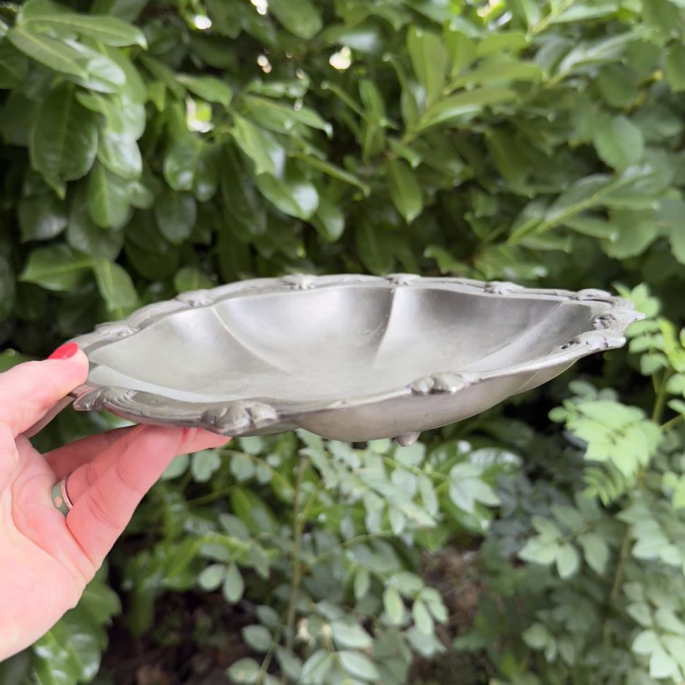 Блюдо Лилия 26 см олово Франция 