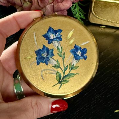 Пудреница Stratton с синими цветами 8 см Англия