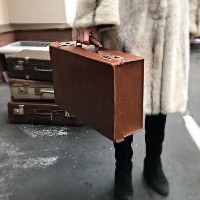 Старинный чемодан коричневый малый цветочная подкладка