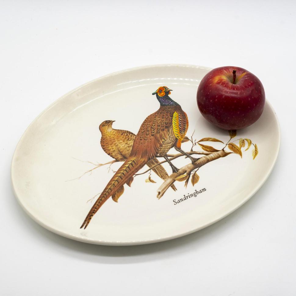 Блюдо фарфоровое овальное Royal Falcon England