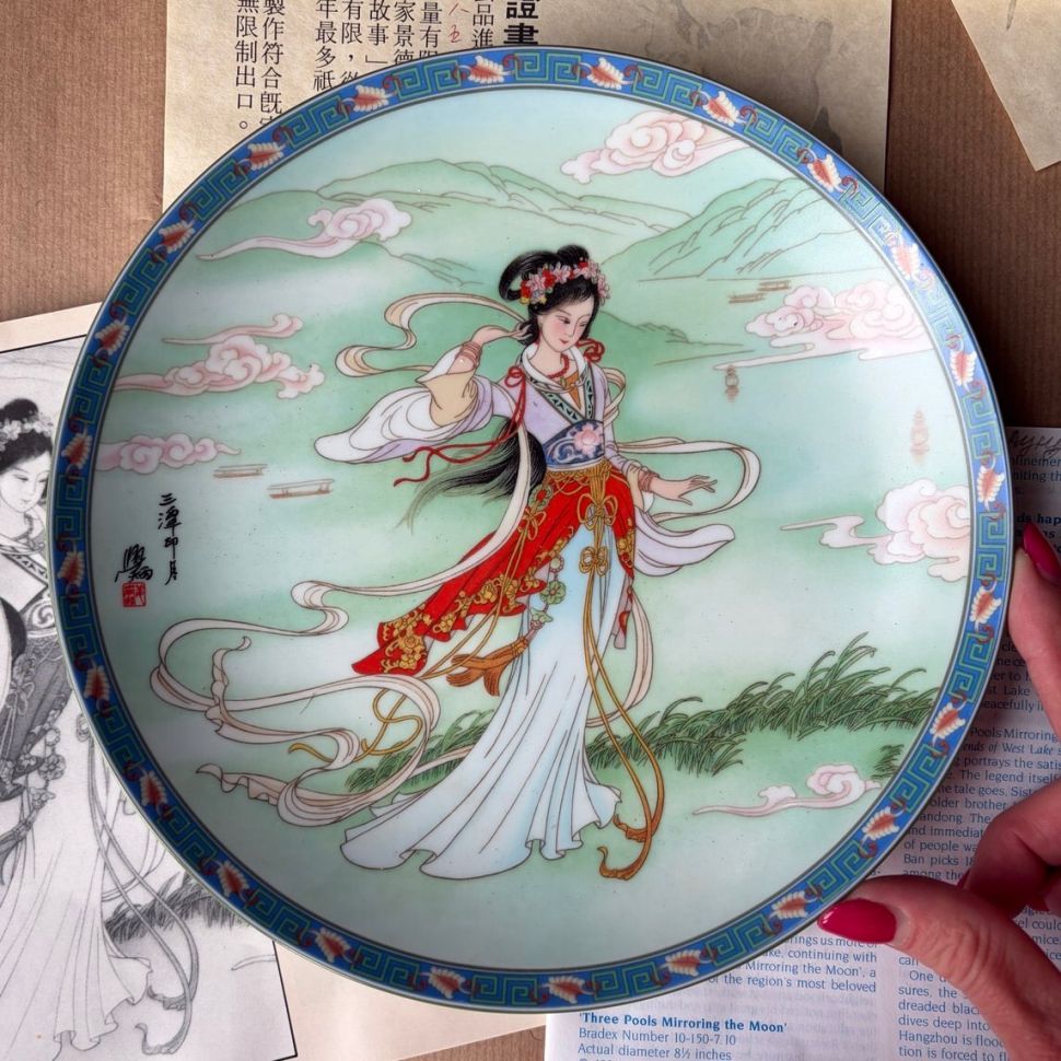 Тарелка Imperial Jingdezhen Porcelain De Drie Spiegels van de Maan 22 см фарфор  