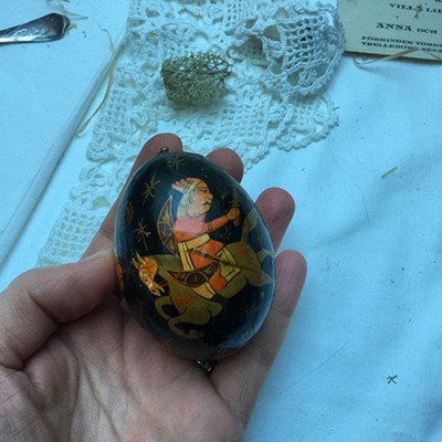 Яйцо декоративное Сражение дерево