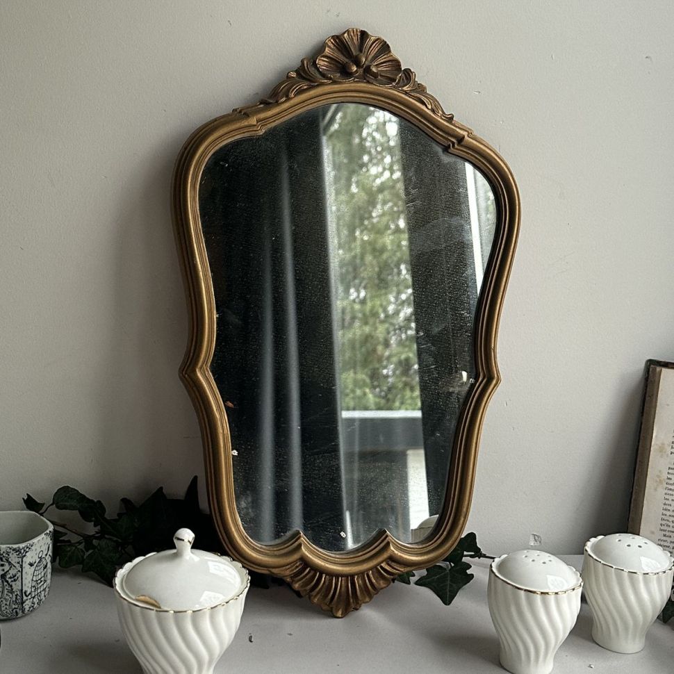 Зеркало настенное фигурное 27х45 см в деревянной раме Франция