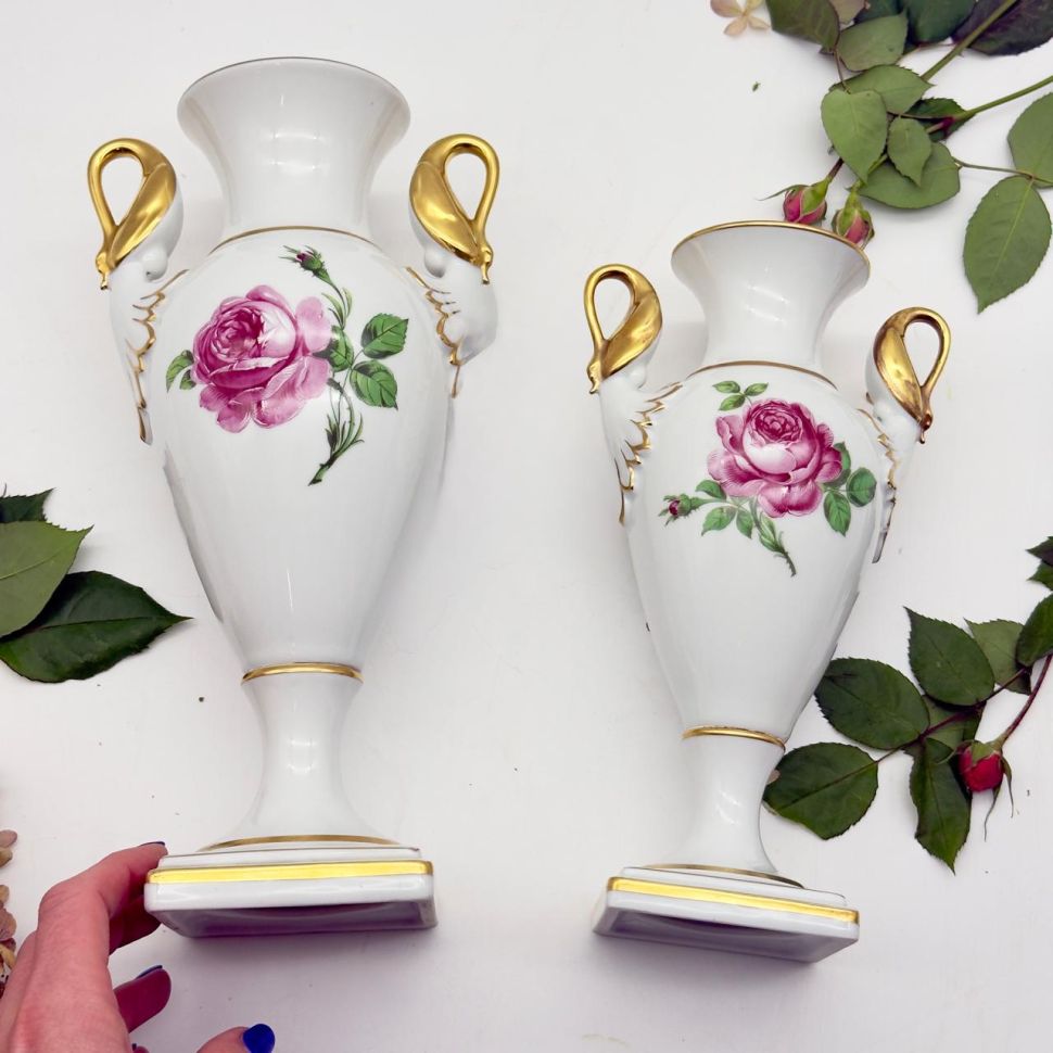 Ваза амфора Лебеди Kaiser Роза 24 см Германия