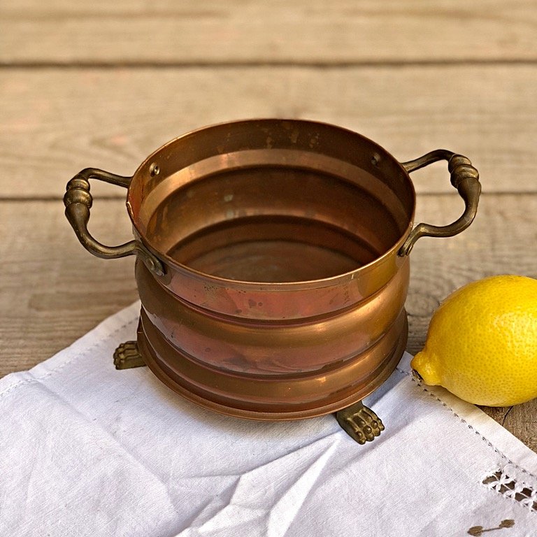 Кашпо медное на латунных лапах с ручками