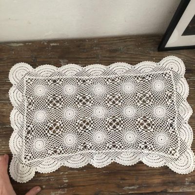 Салфетка кружевная белая 28х48 см