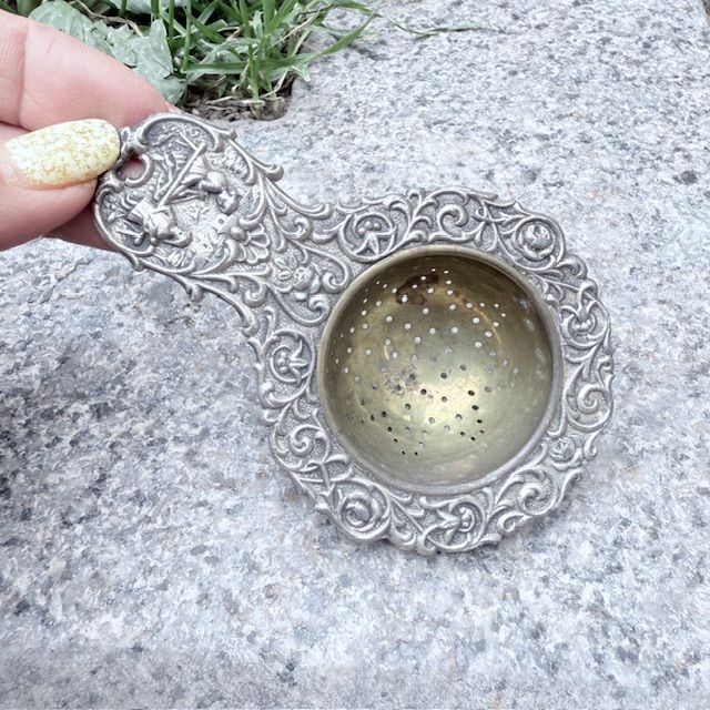 Ситечко для чая с ручкой Сельская сцена 10 см серебрение