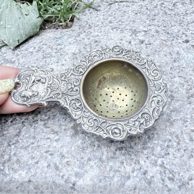 Ситечко для чая с ручкой Сельская сцена 10 см серебрение