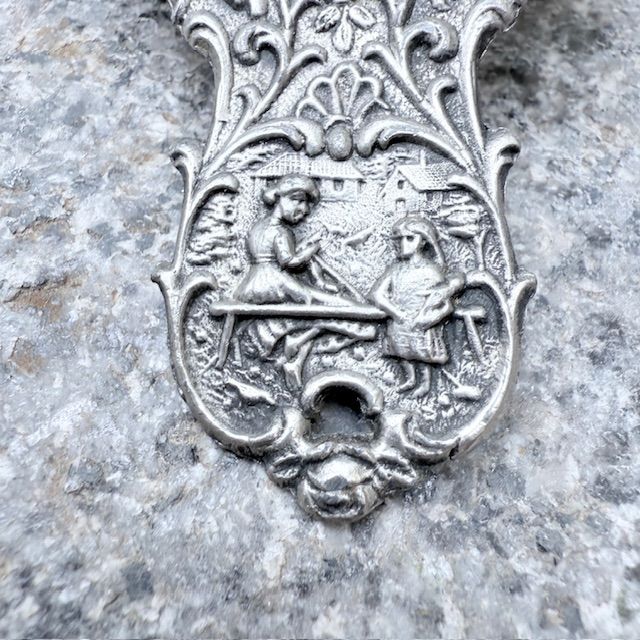 Ситечко для чая с ручкой Сельская сцена 10 см серебрение