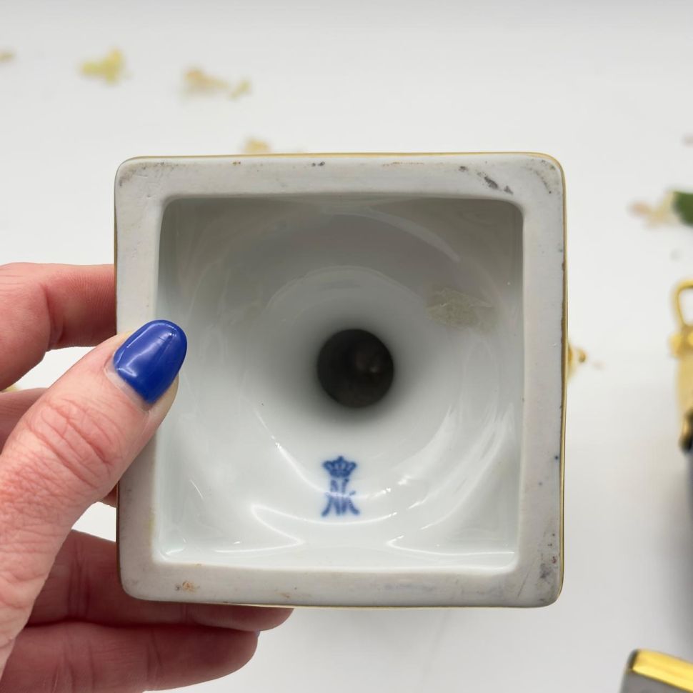 Ваза амфора Лебеди Kaiser Menuett кобальт 29 см Германия