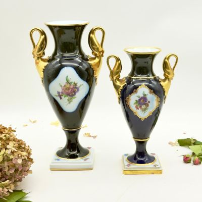 Ваза амфора Лебеди Kaiser Menuett кобальт 29 см Германия