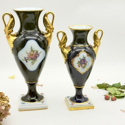 Ваза амфора Лебеди Kaiser Menuett кобальт 29 см Германия