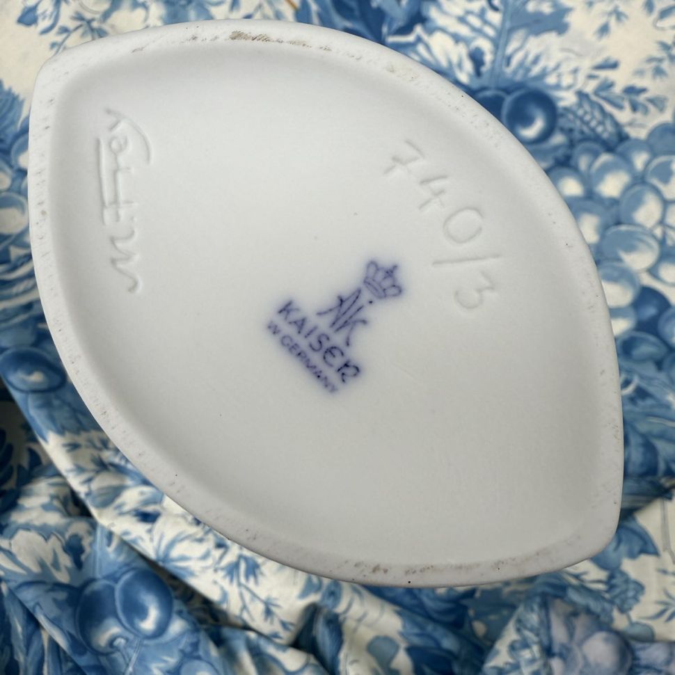 Ваза Kaiser 24 см бисквитный фарфор Германия