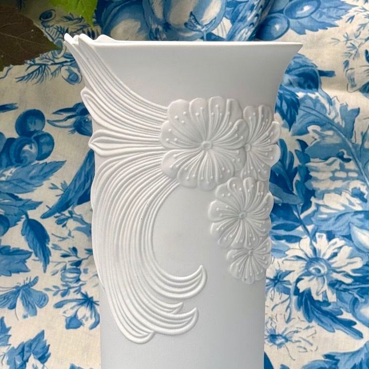 Ваза Kaiser 24 см бисквитный фарфор Германия