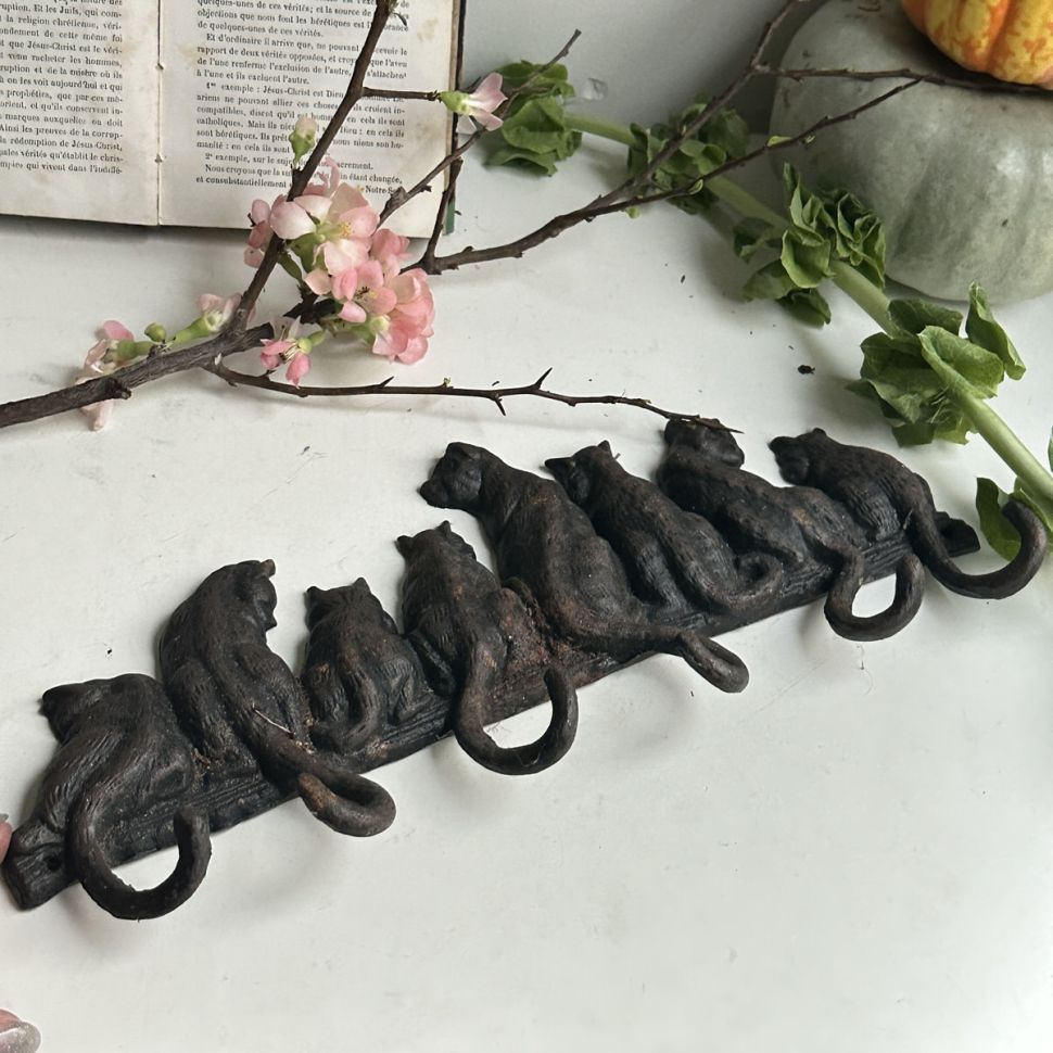 Вешалка Коты 36 см чугун