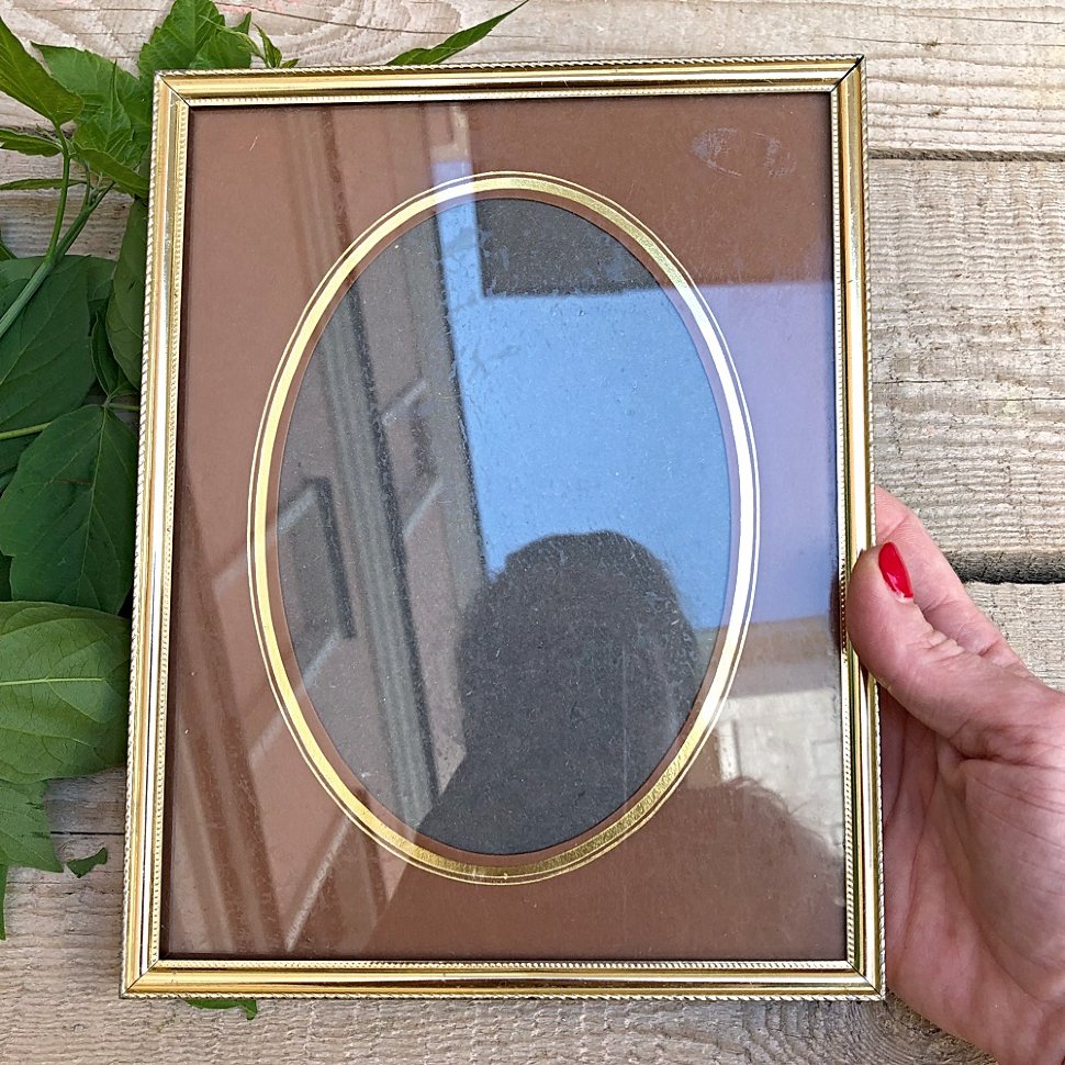 Рама для фотографии золотистая с паспарту