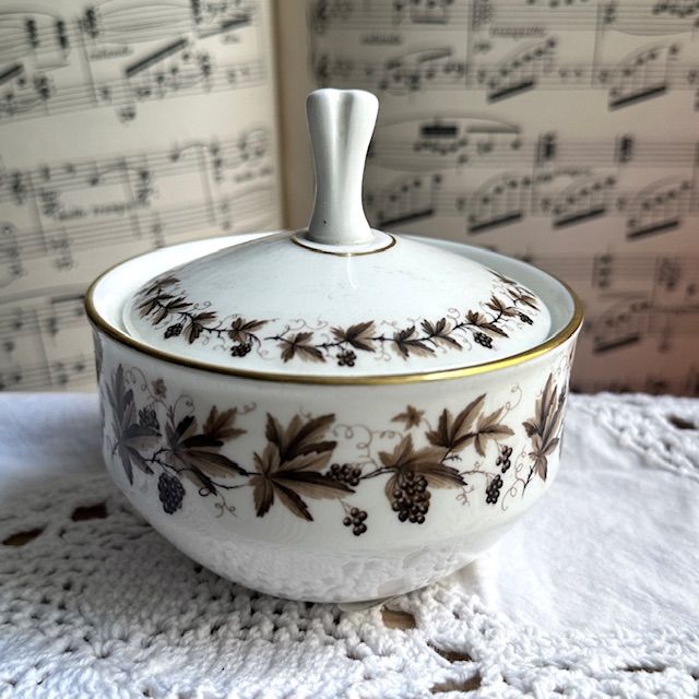 Сахарница Wedgwood Autumn Vine 10 см костяной фарфор Англия