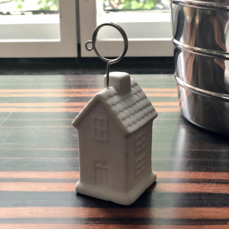 Держатель для карточек Дом