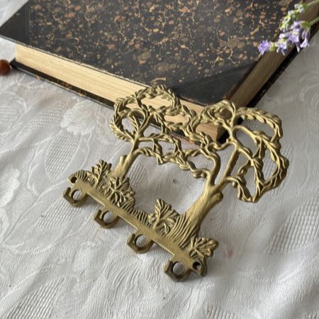 Вешалка ключница Два дерева латунь