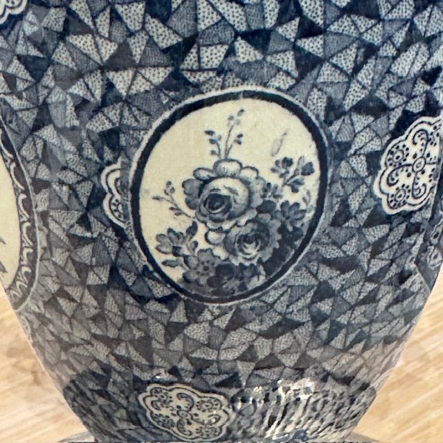 Ваза амфорная ВиллеройБох Flandria  см фарфор Германия 1900 г.г.