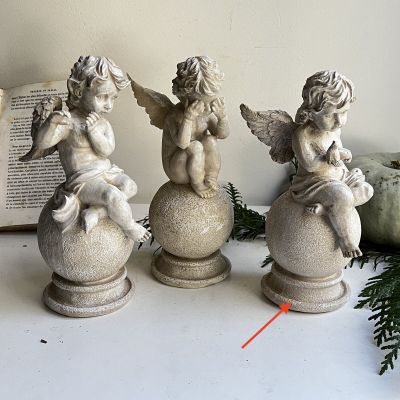 Статуэтка Ангел на шаре 20 см полистоун